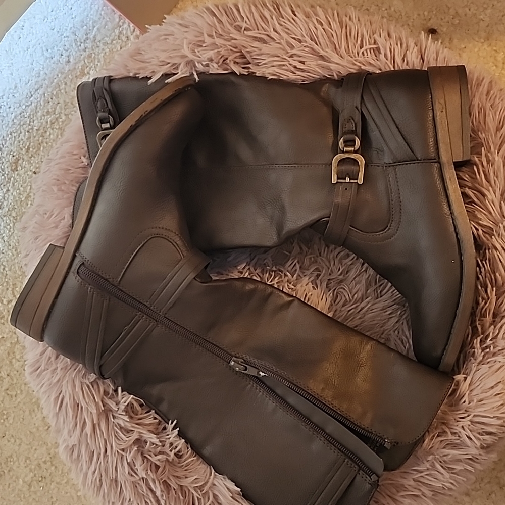 Brand new Brown boots